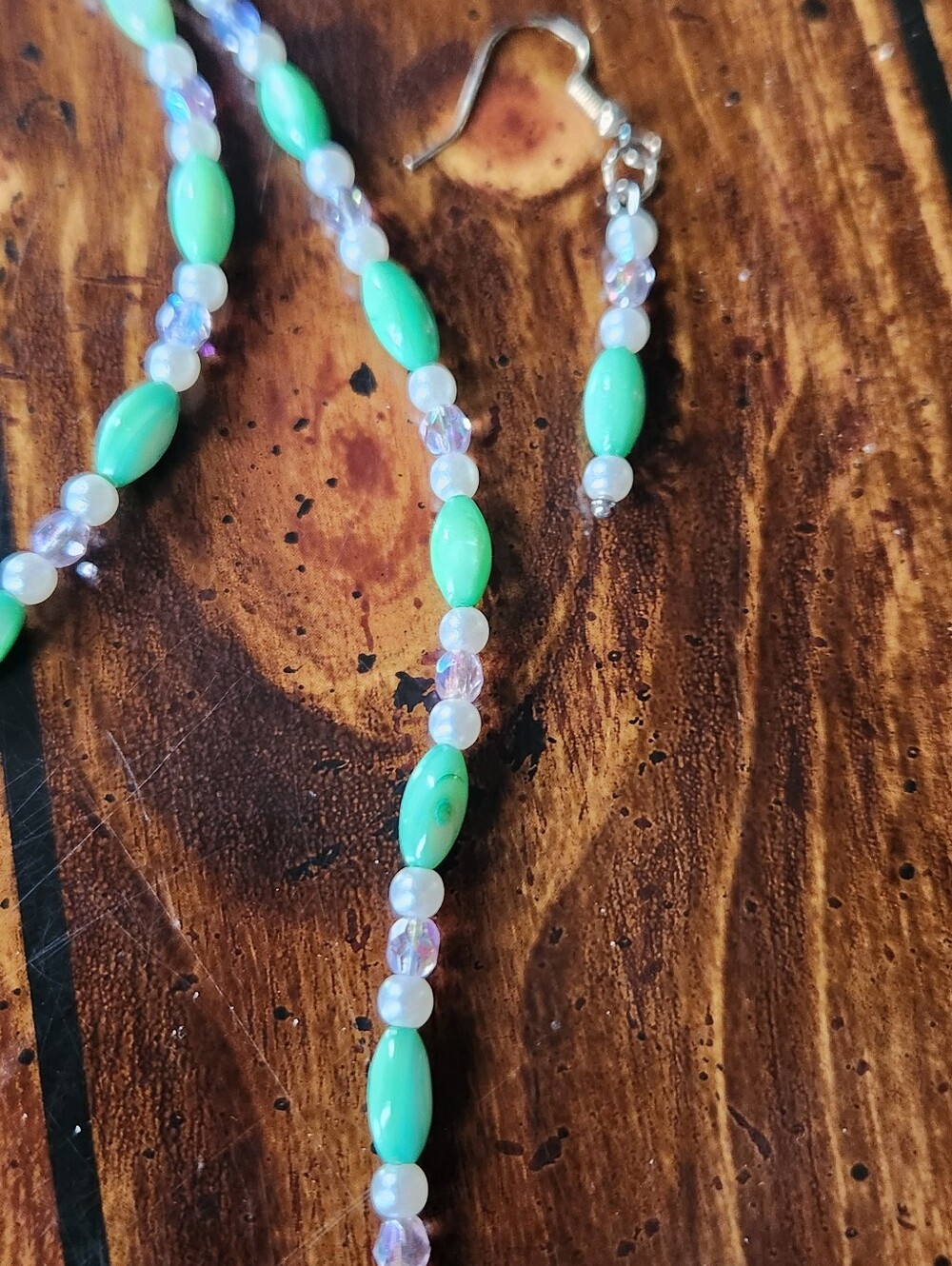 Green Mother Of Pearal Beaded Necklace and Bracelet Set - Picture 3 of 5